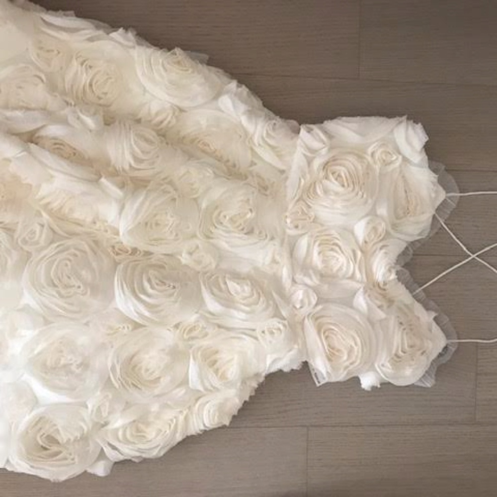 Amazing White Rose Cocktail Dress